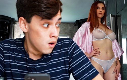 Пялился и фотографировал мачехины прелести и возбудил в ней желание.