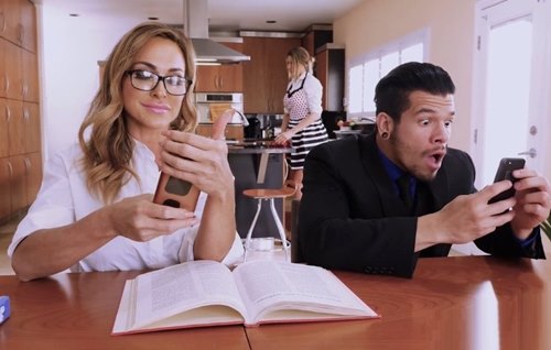 Заценил фото красивых трусиков подруги его жены и выебал её у жены за спиной.