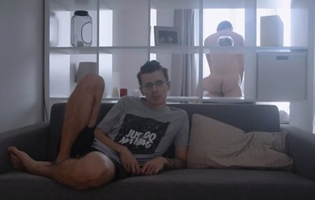 Пошел и по тихому выебал жену своего лучшего друга, с которым только что смотрели телек вместе.